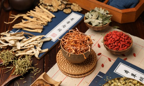 脂肪肝身上有异味咋办网 | 脂肪肝身上起小红点点严重吗,脂肪肝身上有味道吗